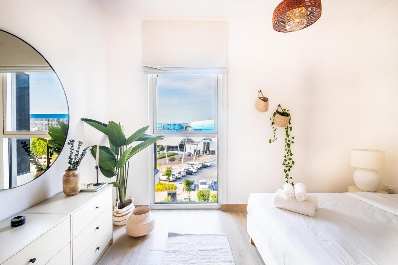 Voyage'S Stylish 1Br At Waters Edge Lägenhet Abu Dhabi Exteriör bild