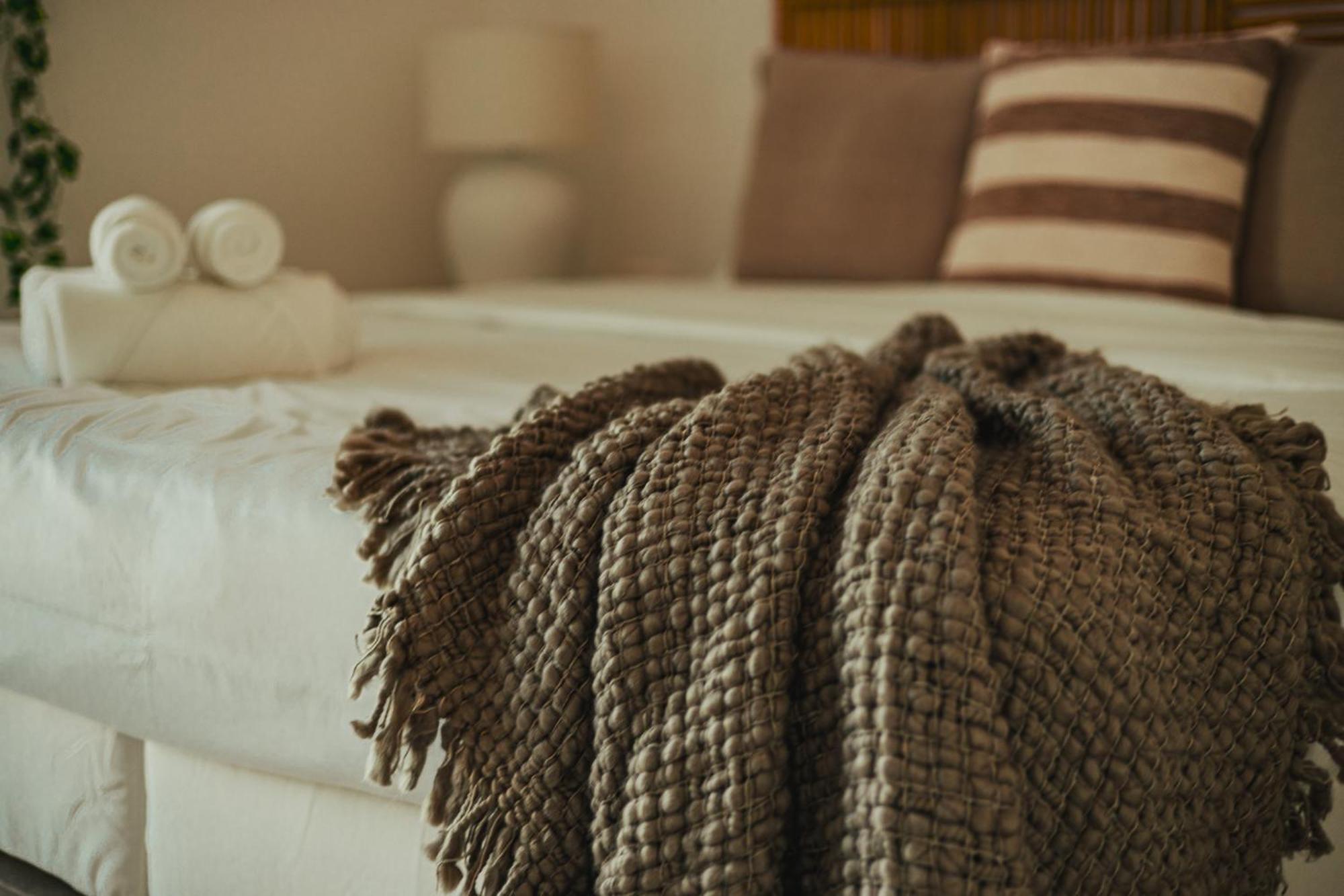 Voyage'S Stylish 1Br At Waters Edge Lägenhet Abu Dhabi Exteriör bild